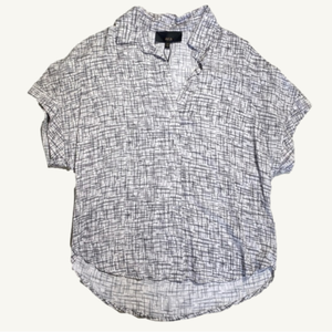 NWT AKA Short Sleeve Button Up Blouse Abstract Pattern Size Extra Small